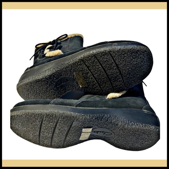 CLARK’S BLACK SUEDE SHEARLING ANKLE BOOTS Sz 7 - Picture 8 of 9